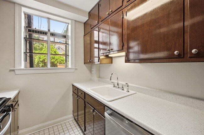 Building Photo - 1500 44th St NW