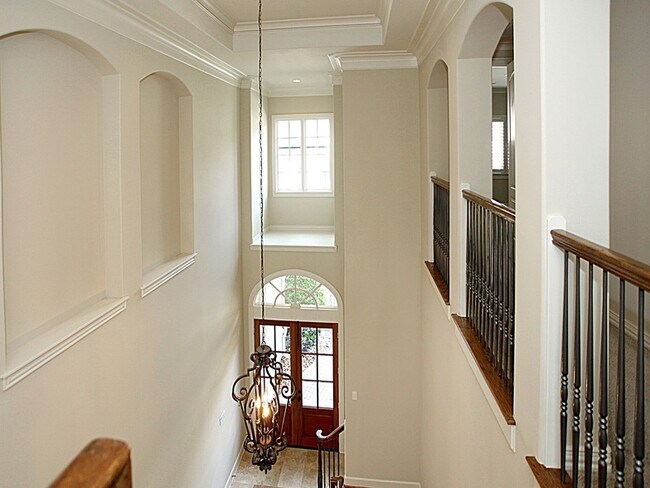 Building Photo - 15 Serenade Pines Pl