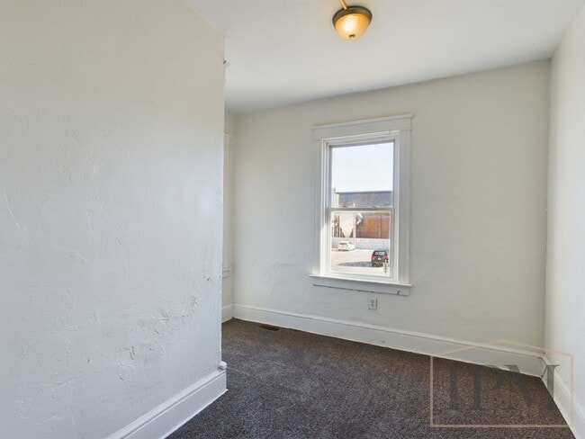 Building Photo - Coming Soon! - Recently Renovated 3 Bedroo...