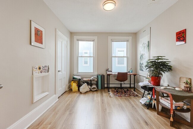 Building Photo - 19 Linden St