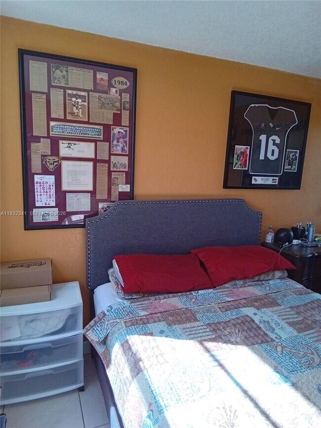 Building Photo - 1000 St Charles Pl