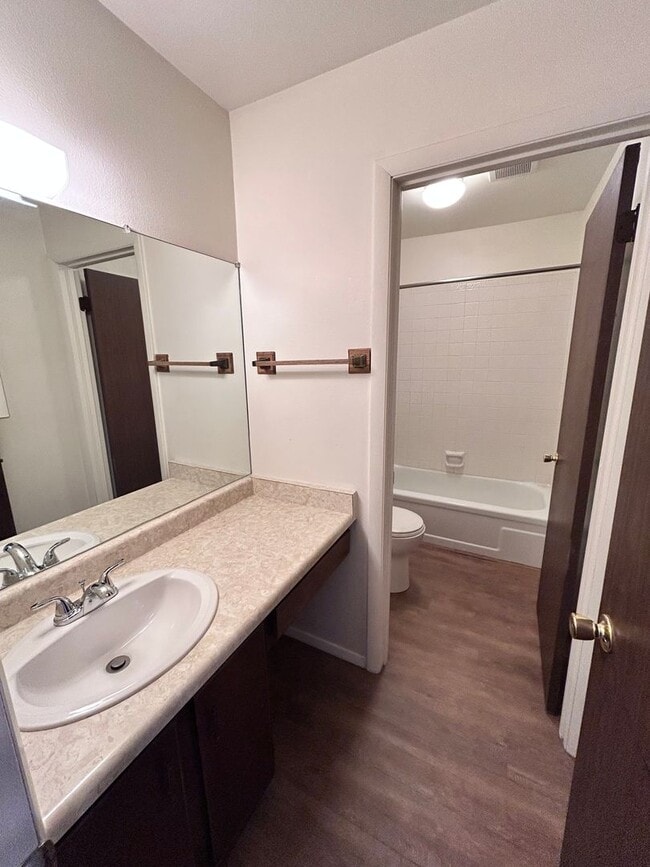 Building Photo - 1210 Avenida Del Sol