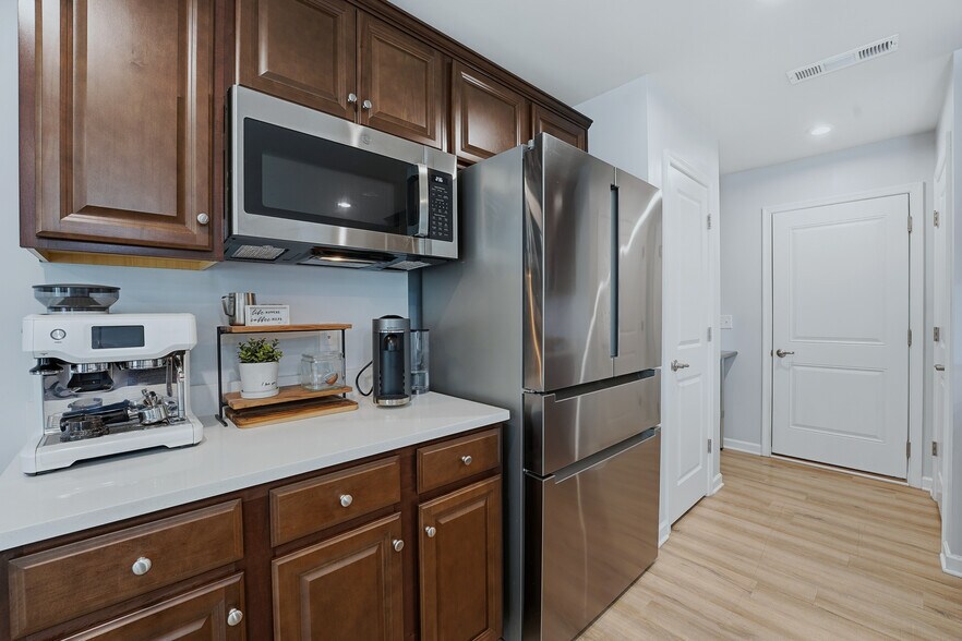 Building Photo - 838 Dean Dr