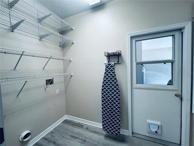 Building Photo - 124 Queens Ct