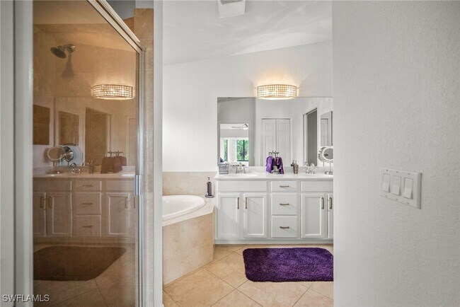 Building Photo - 10020 Siesta Bay Dr