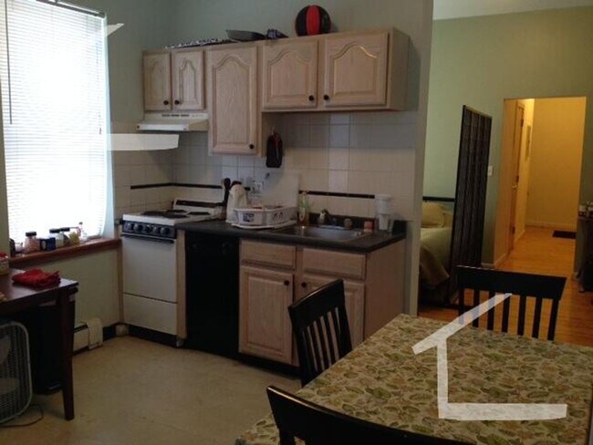 Building Photo - Nice studio in prime locationa