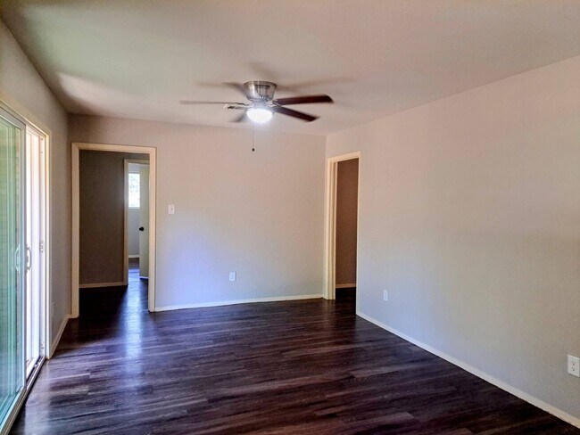 Building Photo - 56041 Glenwick Ln