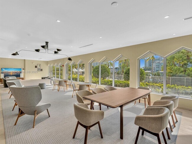 Building Photo - 20 Island Ave