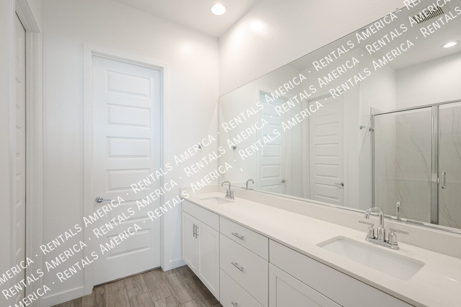 Building Photo - 3812 E Bartlett Way