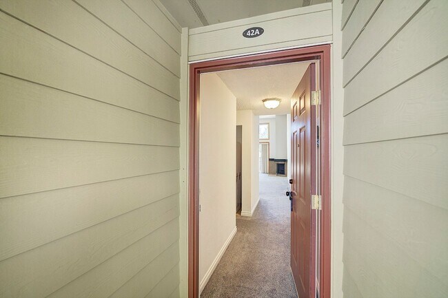 Building Photo - 1Bd/1Ba Mercer Island Condo