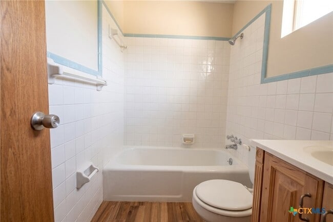Building Photo - 2609 Live Oak Dr