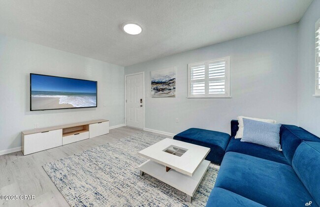 Primary Photo - 7308 Sunset Ave