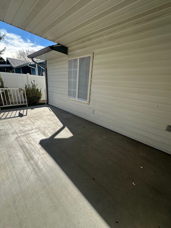 Building Photo - Tranquil & delightful 3-bedroom, 2-bathroom home that offers both comfort and convenience with it...