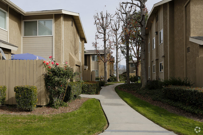 Building Photo - Hemet Estates