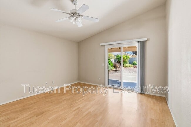 Building Photo - 13256 N Hammerstone Ln