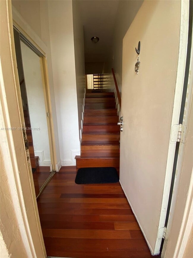 Building Photo - 361 W Park Dr