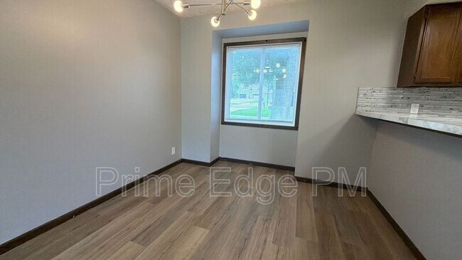 Building Photo - 6235 Holdrege-D5