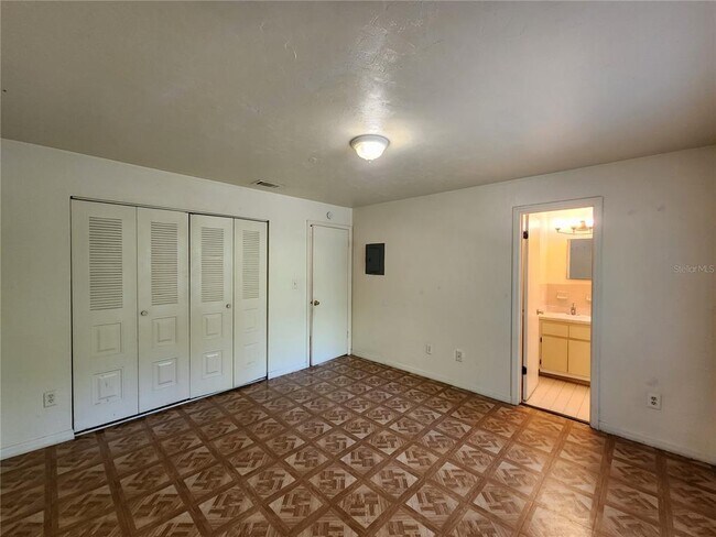 Building Photo - 4021 SW 37th St