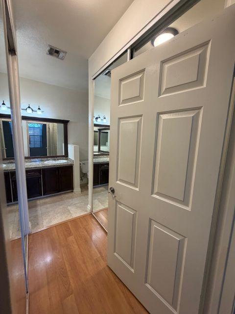 Building Photo - 10921 Sabre Hill Dr