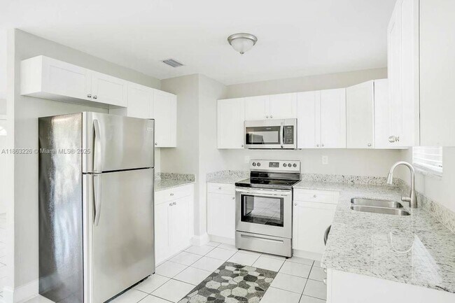 Primary Photo - 2440 SW 5th Pl