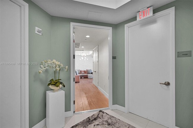 Building Photo - 15901 Collins Ave