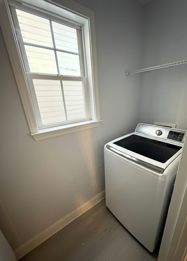 Building Photo - 13 Regency Rd