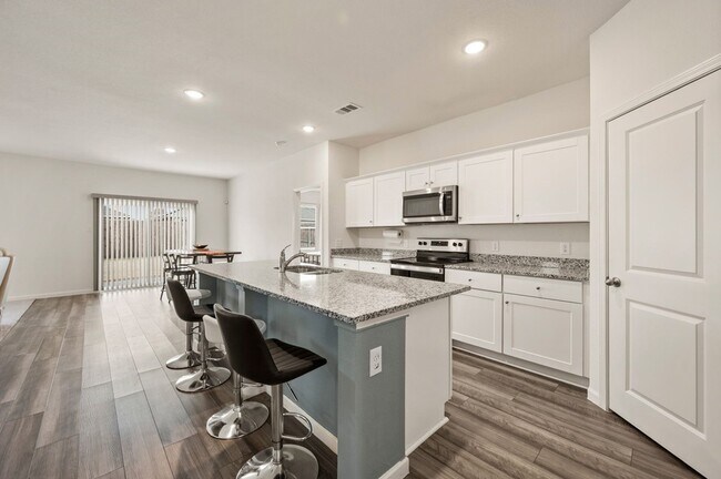 Building Photo - 4724 Swan Nck Dr