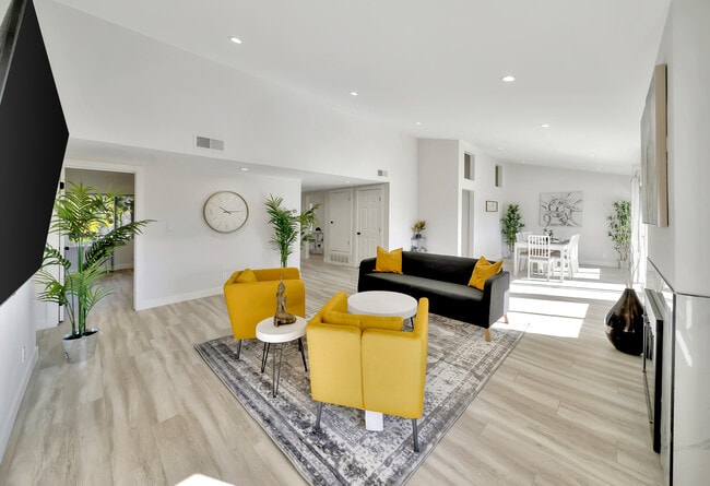 Building Photo - 5565 Ostin Ave