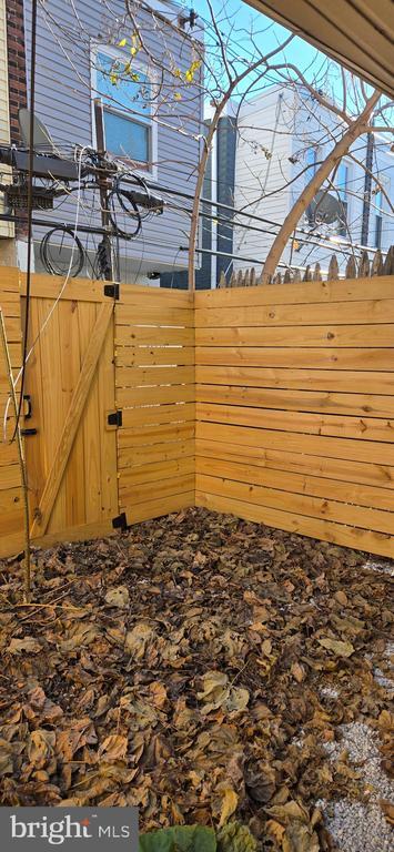 Building Photo - 1609 S LeCount St