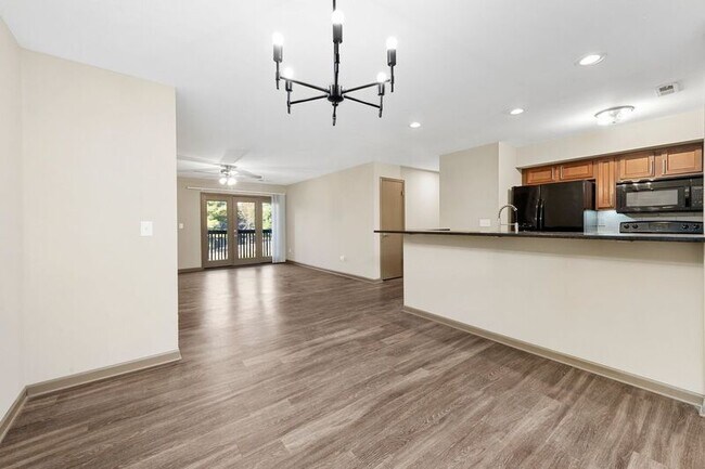 Building Photo - 1317 Esic Dr