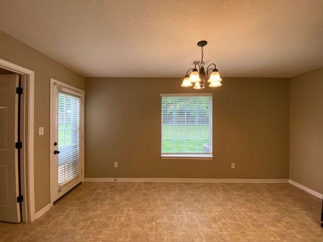 Building Photo - SPRING LAKE ADORABLE HOME with Backyard Fence