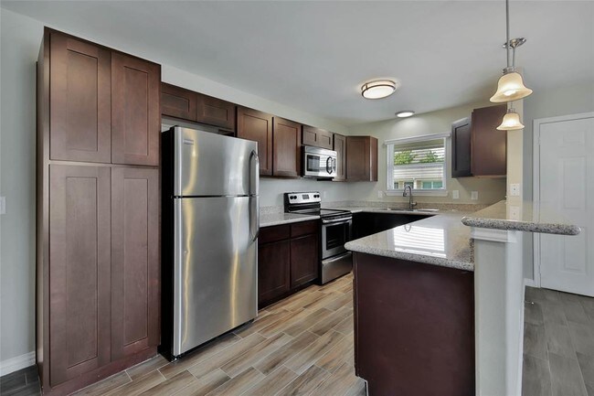 Building Photo - 1109 W 25th St