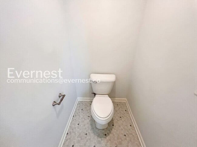Building Photo - 3 Bed/3 Bath Townhome with Garage / Available Now!