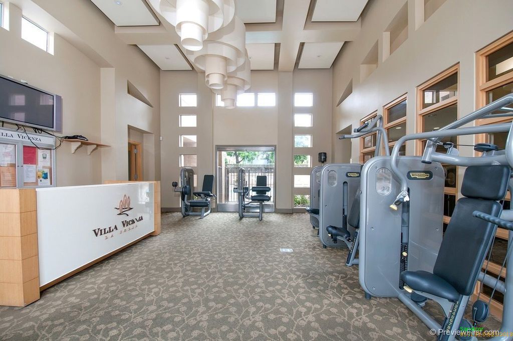 Building Photo - 8889 Caminito Plz