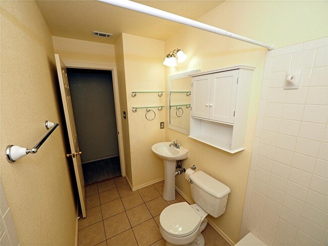 Building Photo - 1161 Kentra Dr