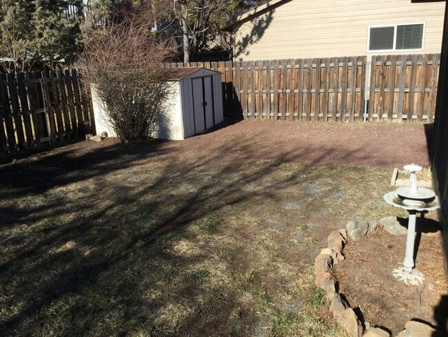 Building Photo - NE 3 Bdrm House, 2 Bath, New Carpet & Pain...