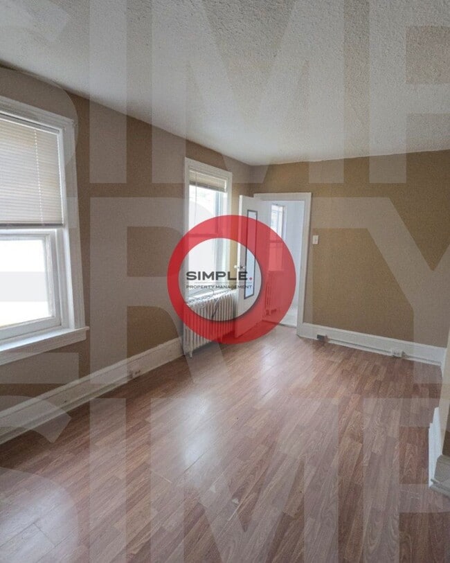 Building Photo - 4 Bedroom / 2 bathroom house