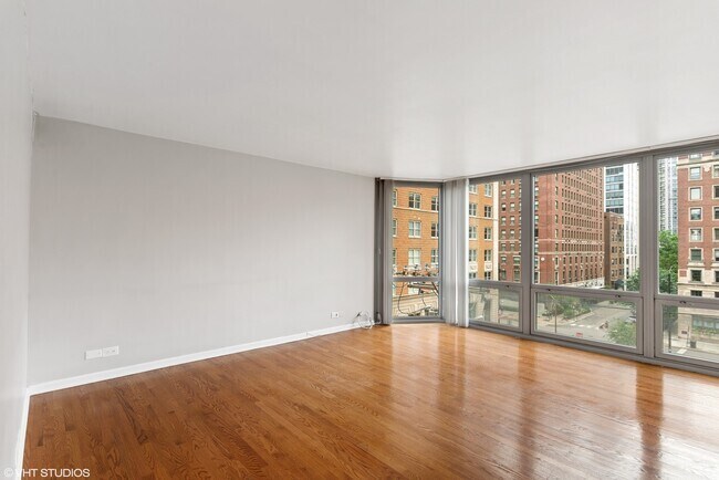 Living room - 21 W Goethe St