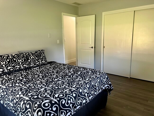 Building Photo - 11405 Central Dr W