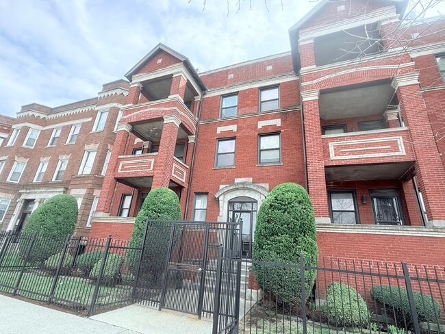 Building Photo - 1509 E 65th St