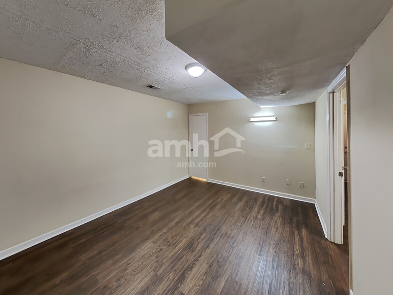 Building Photo - 4758 Jamerson Forest Cir