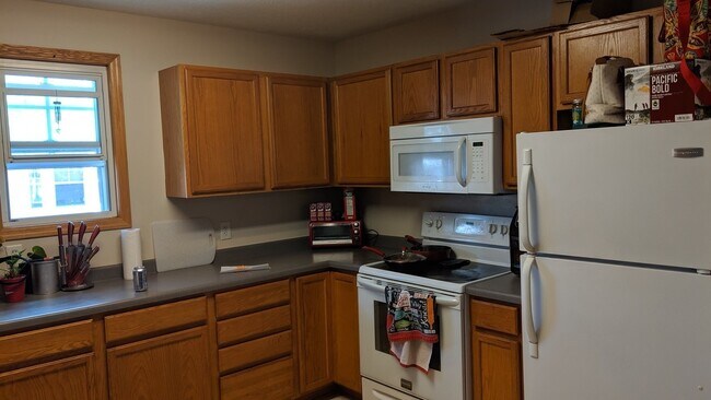 Building Photo - Location location location! This beautiful Fridley 3 bedroom townhouse, dont miss out!