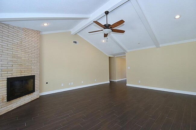 Building Photo - 2410 Del Norte St