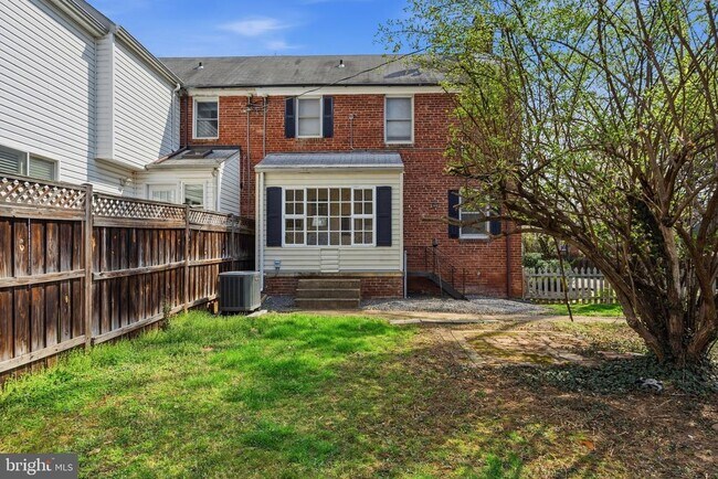 Building Photo - 3718 Farr Ave