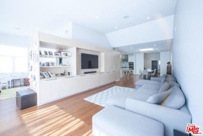 Building Photo - 248 S La Peer Dr