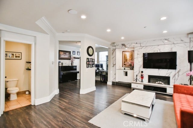 Building Photo - 5326 Charlotta Dr