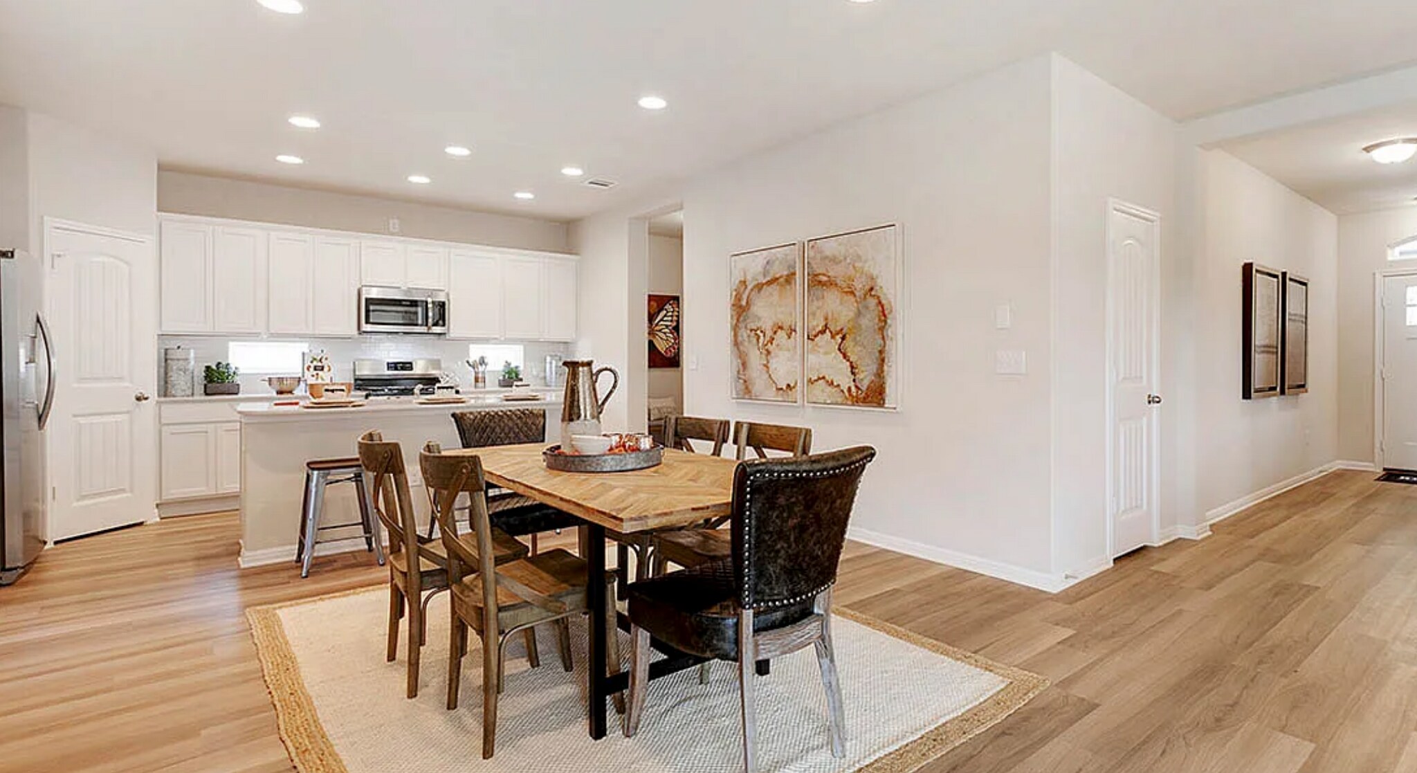 Dining - 4513 Spring Box St