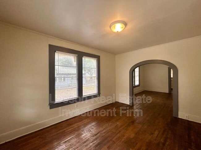 Building Photo - 3022 Lillian St