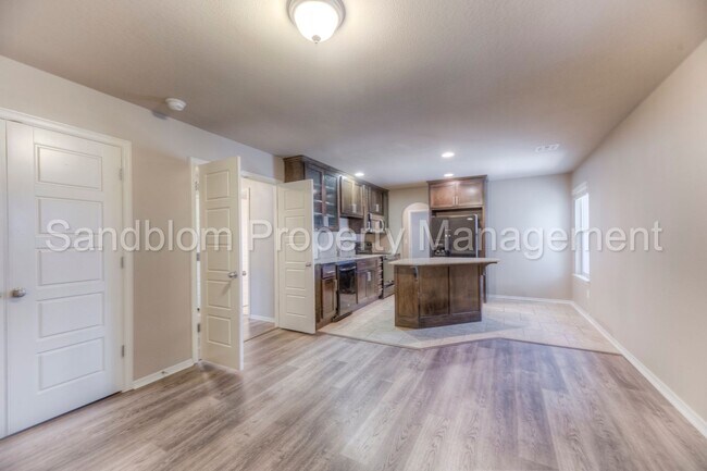 Building Photo - For Lease | Bixby | $2750 Rent | Available...