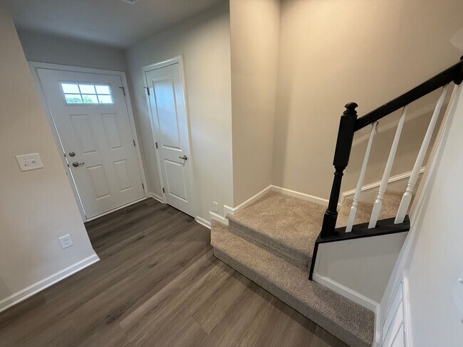 Building Photo - Brand New Townhome!!